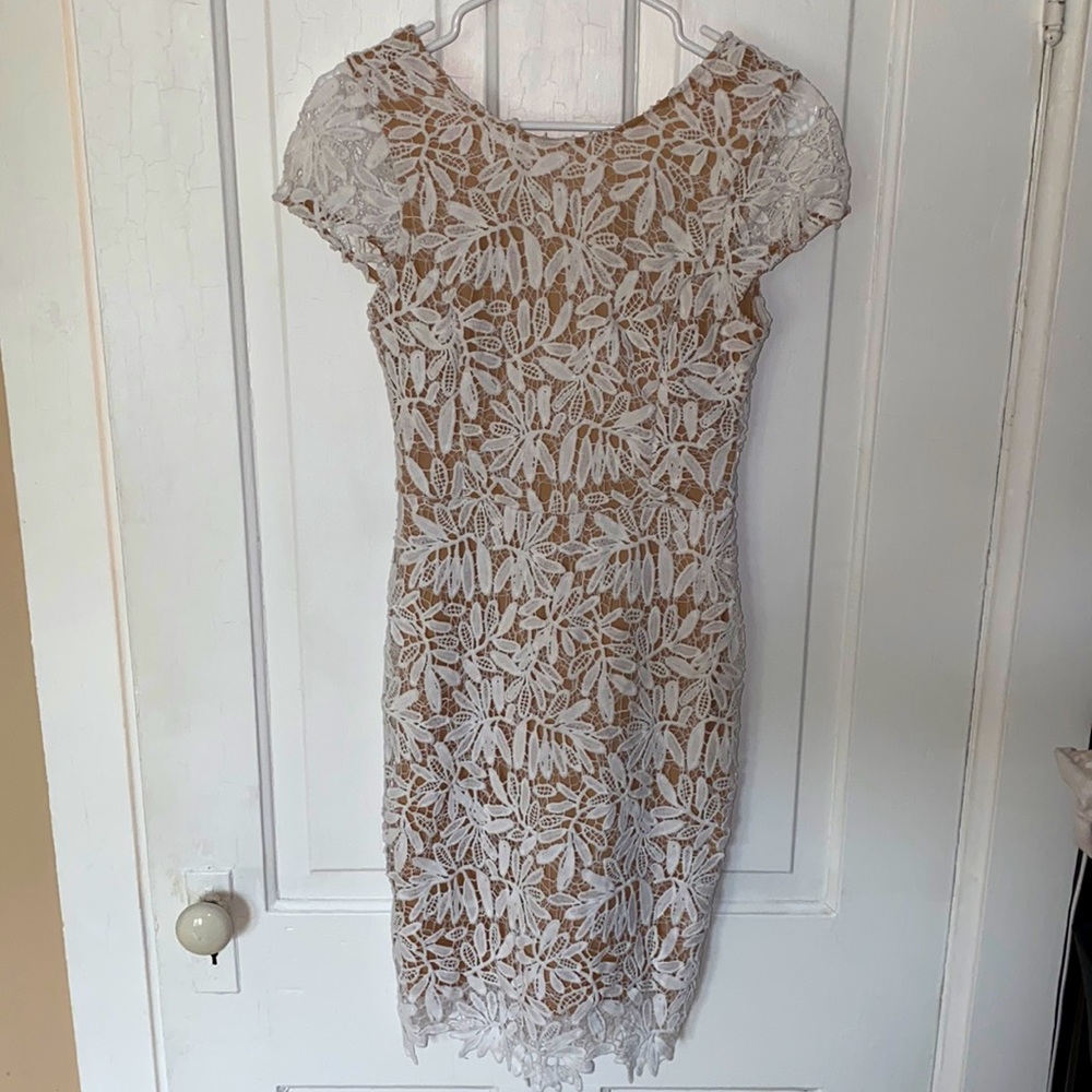 Lulu’s White Lace Fitted Dress
